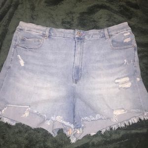 AE curvy high-rise shortie denim shorts size 22